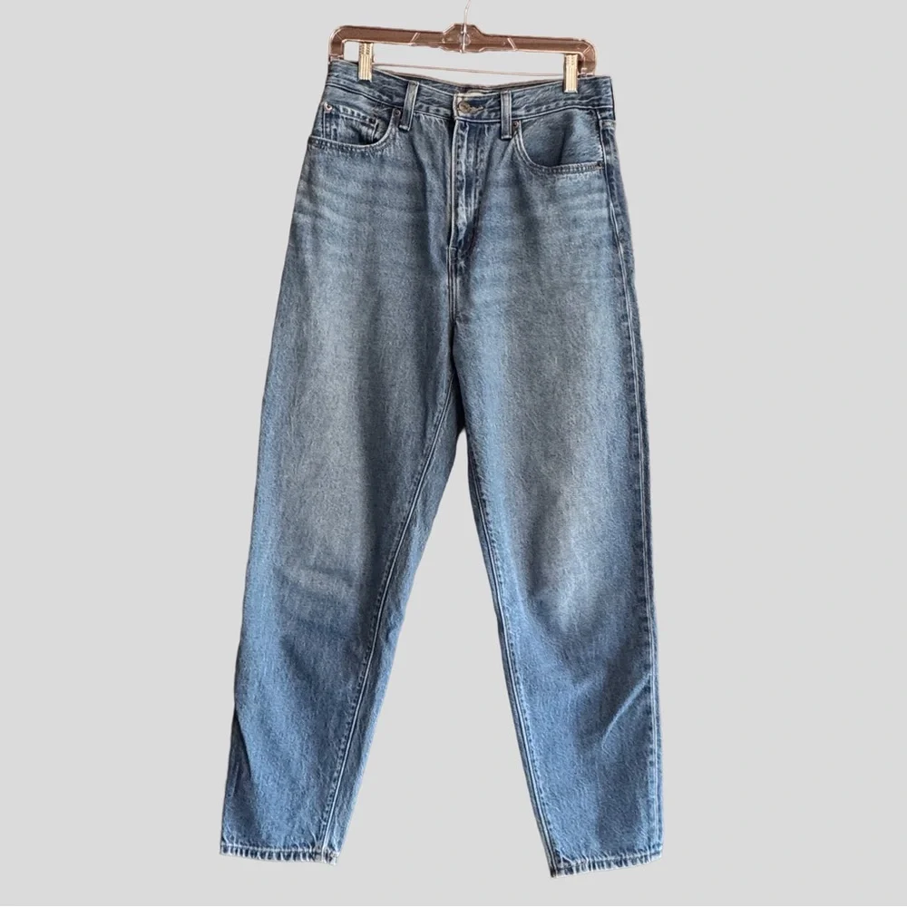 Levi's High Loose Taper Jeans in Size 28 - Picture 7 of 8